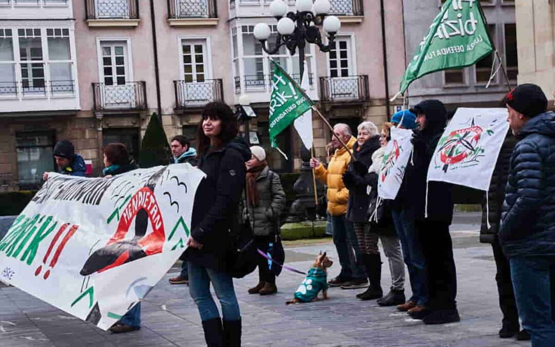 Elkarrekin pide en solitario la paralización de los proyectos eólicos de Laminoria y Azazeta
