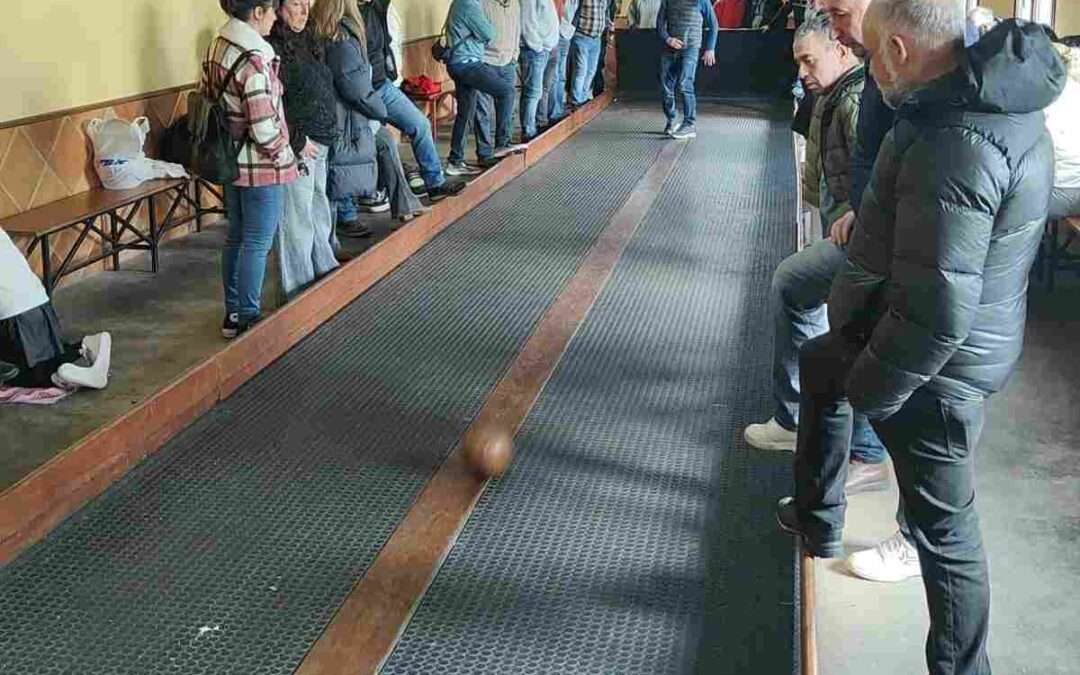 Akosta lidera la clasificación en el Torneo Interpueblos de Bolos
