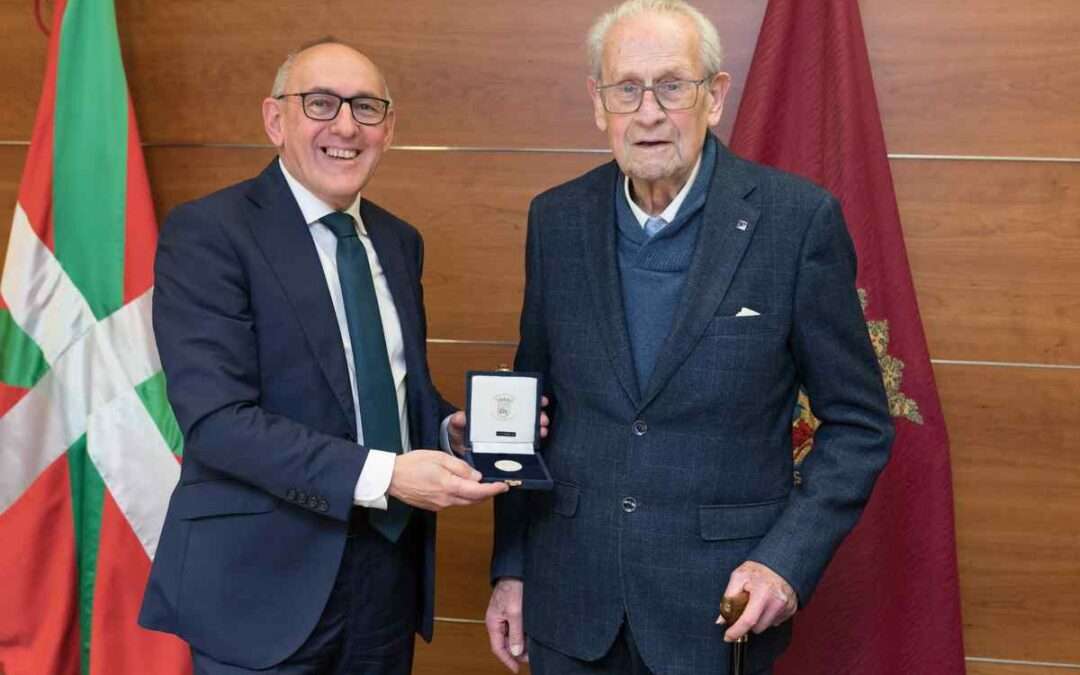 Reconocimiento a casi 40 años en el Consejo del Menor