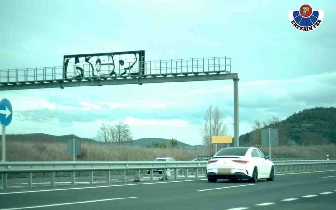 Detenido un conductor por circular a 175 km/hora en Armiñón