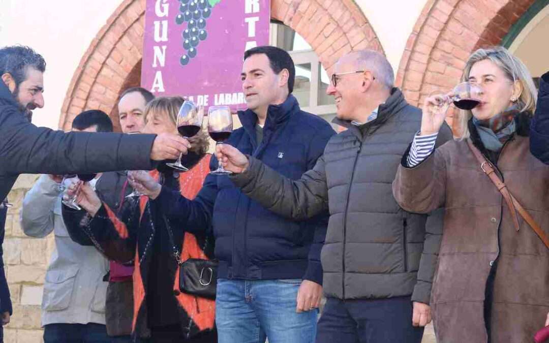 El Uztaberri Eguna descubre los primeros vinos de 2024 en Lapuebla de Labarca