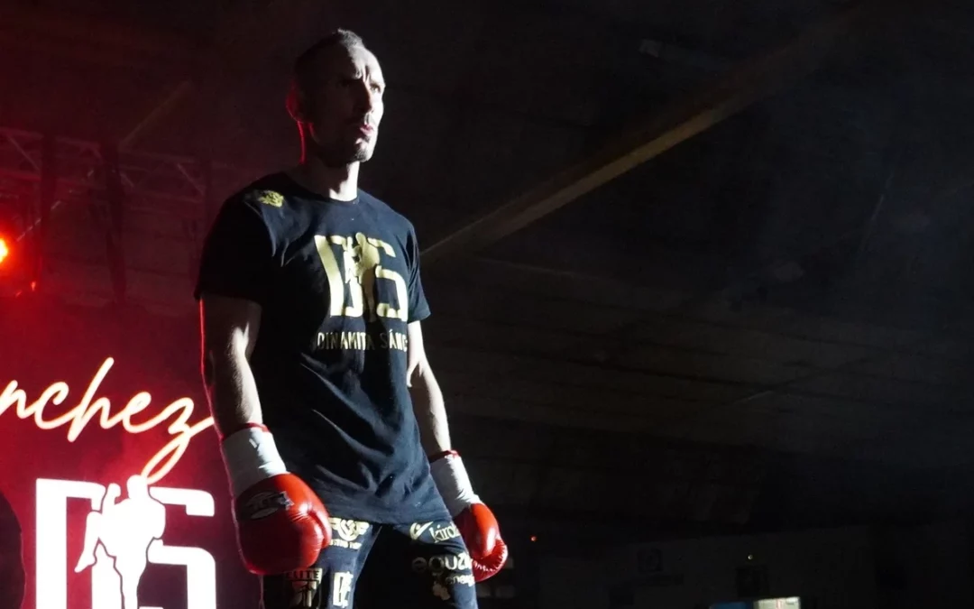 ‘Dinamita’ recupera en ‘Mendi’ el trono mundial del kickboxing