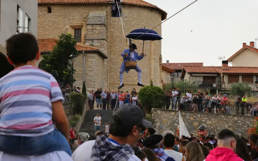 La bajada del Brujo da inicio a las fiestas de Nanclares
