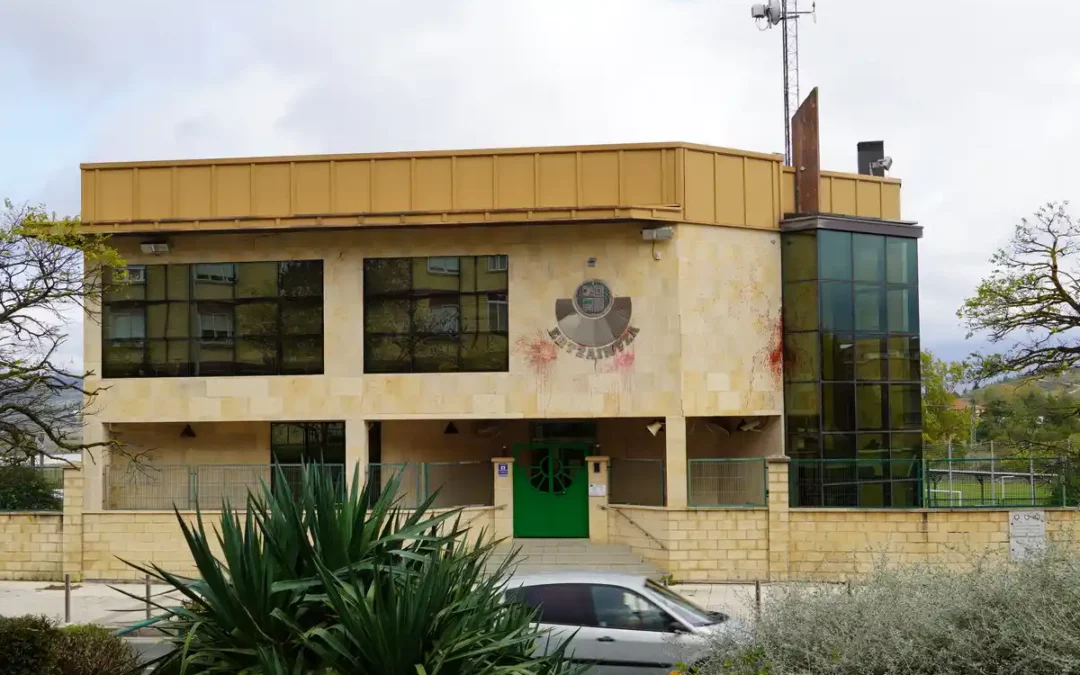 La Ertzaintza sorprende a tres ladrones en una empresa de Agurain