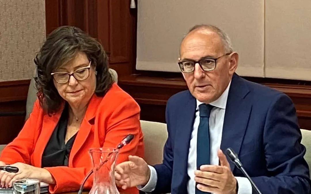 González abre el trámite presupuestario para 2026 con un 5% más de ingresos con los que negociar
