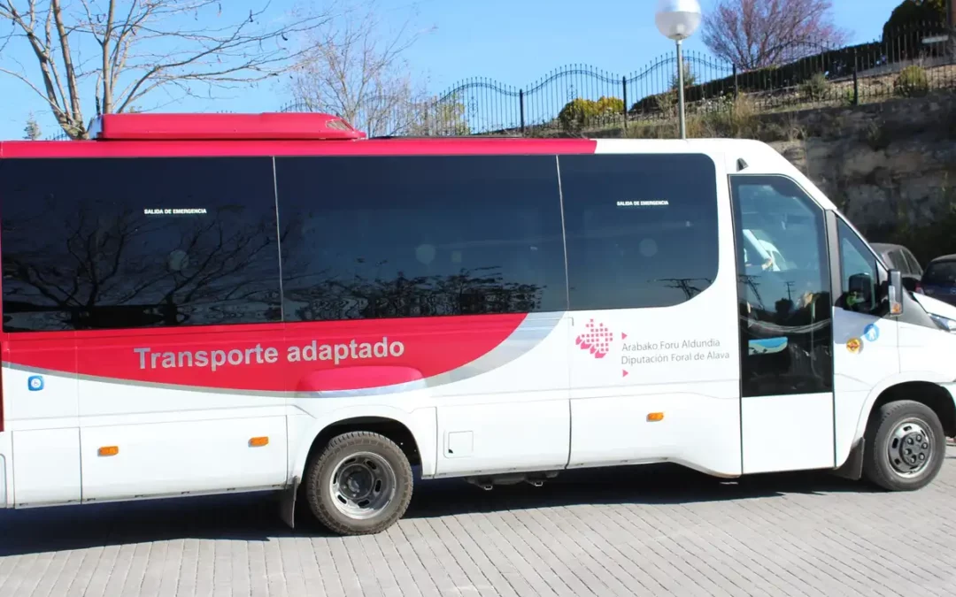 La Diputación revisará las rutas del transporte adaptado para reducir los tiempos de desplazamiento