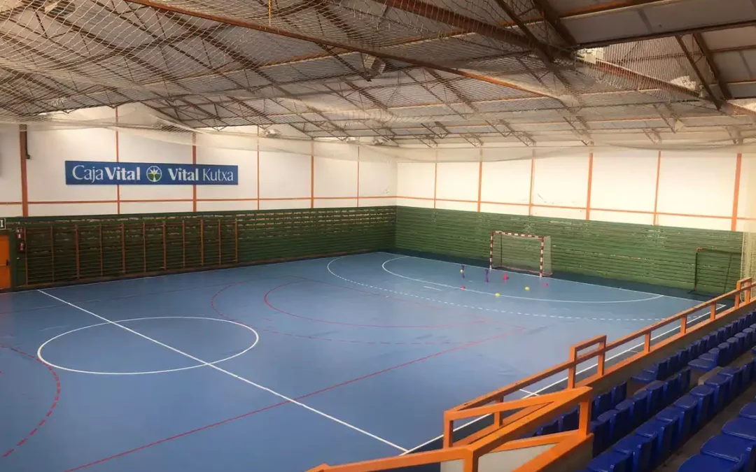 Laudioko Udalak kiroldegiko eskubaloi eta saskibaloi-kantxen argiteria berriztuko du