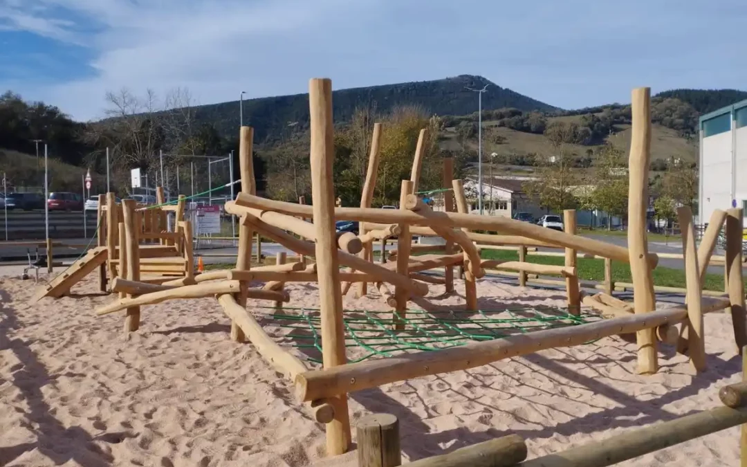 Artziniega estrena la nueva zona de juegos infantiles en La Bárcena