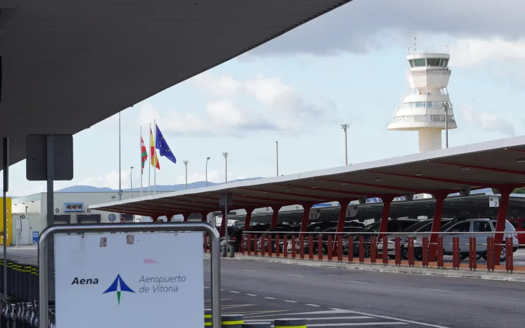 Aena aprueba aislar acústicamente 28 viviendas y una ermita del entorno del aeropuerto de Foronda