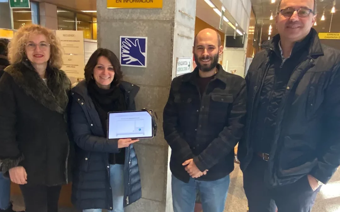 Dos tablets para abrir las puertas de la Administración a las personas sordas