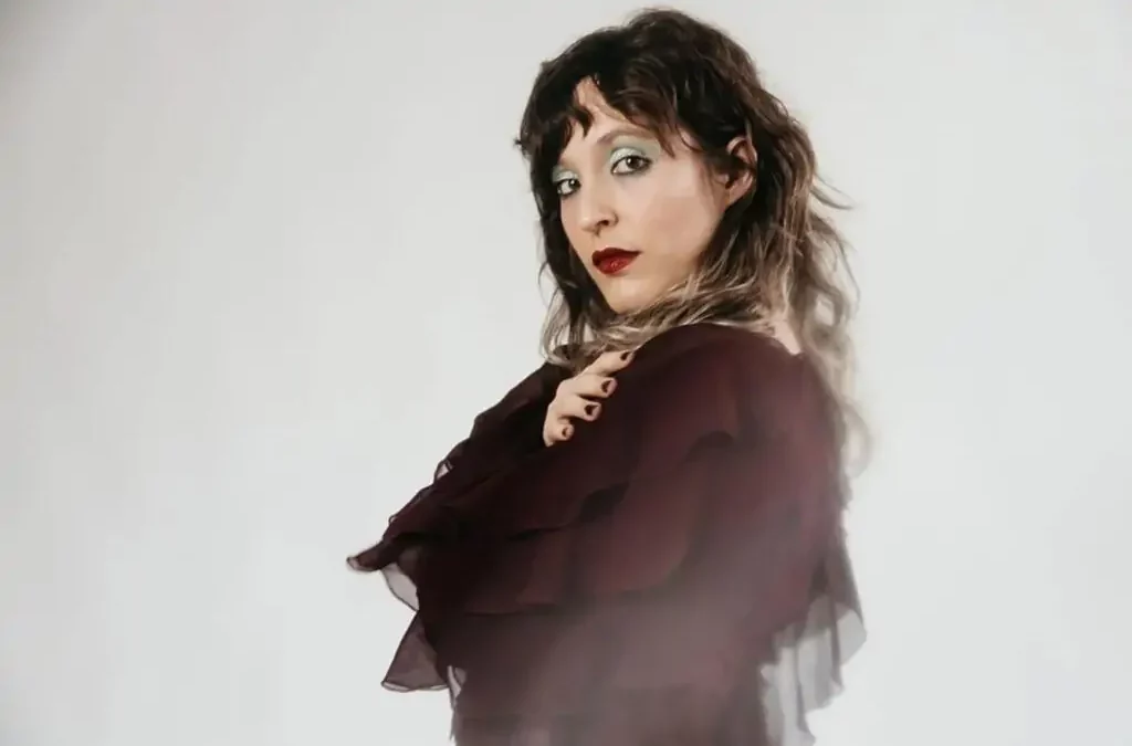Bele zuzenean ariko da Gasteizko Izaskun Arrue Kulturgunean ‘Muturrez zerura’ aurkezten