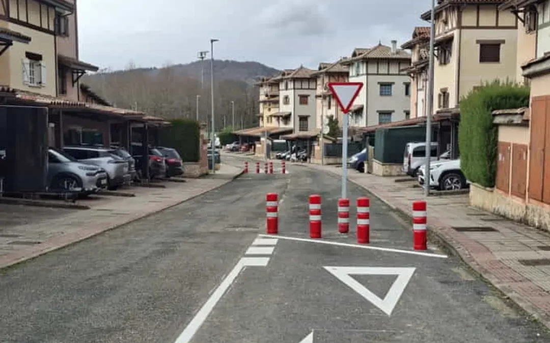 Prueba piloto para reducir la velocidad del tráfico en la calle Biguillano de Zuia