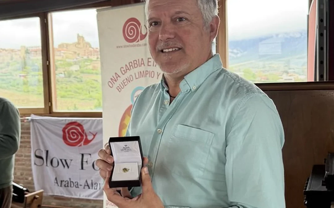 Aitor Buendía recibe el Caracol de Oro 2025 de Slow Food Araba en Laguardia