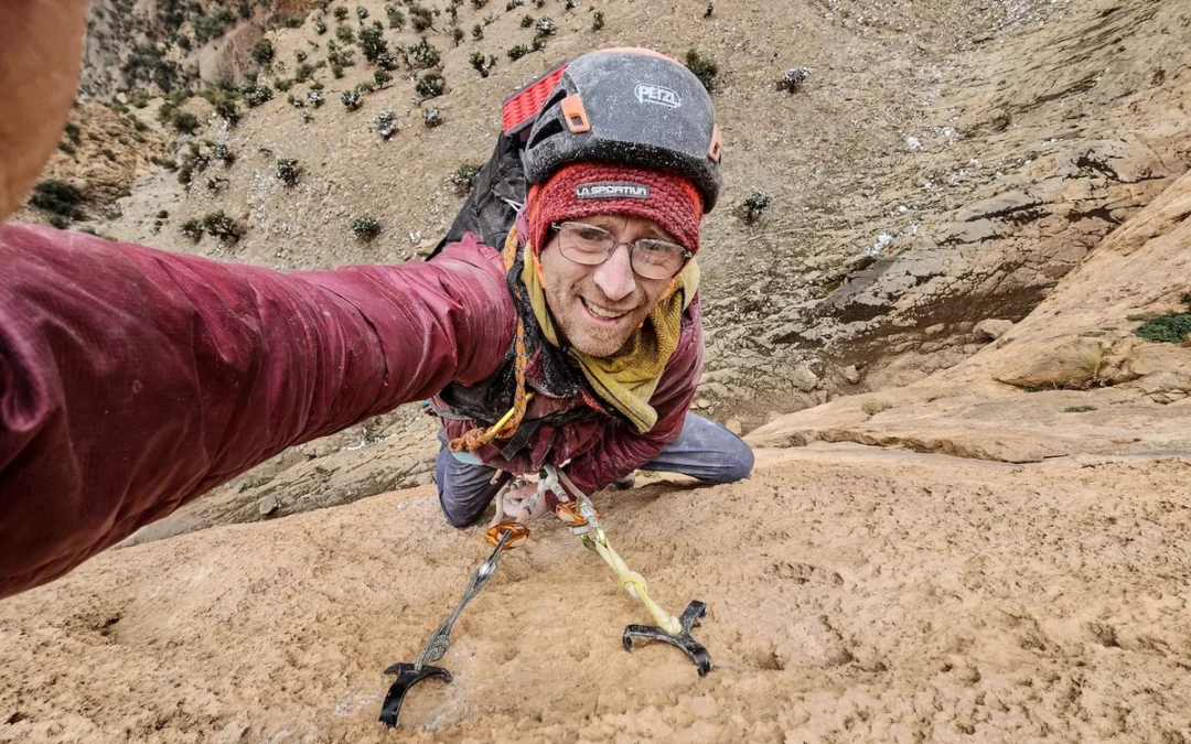 Iker Pou firma dos nuevas vías extremas en Taghia tras una primavera de escalada en el Atlas marroquí