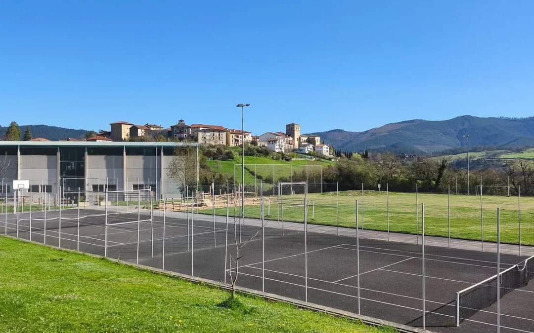 Artziniega proyecta construir dos pistas de pádel en la zona deportiva de La Bárcena