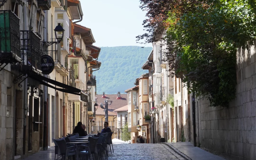 Agurain cederá tres edificios de la calle Mayor al Gobierno Vasco para habilitar hasta diez viviendas de alquiler social