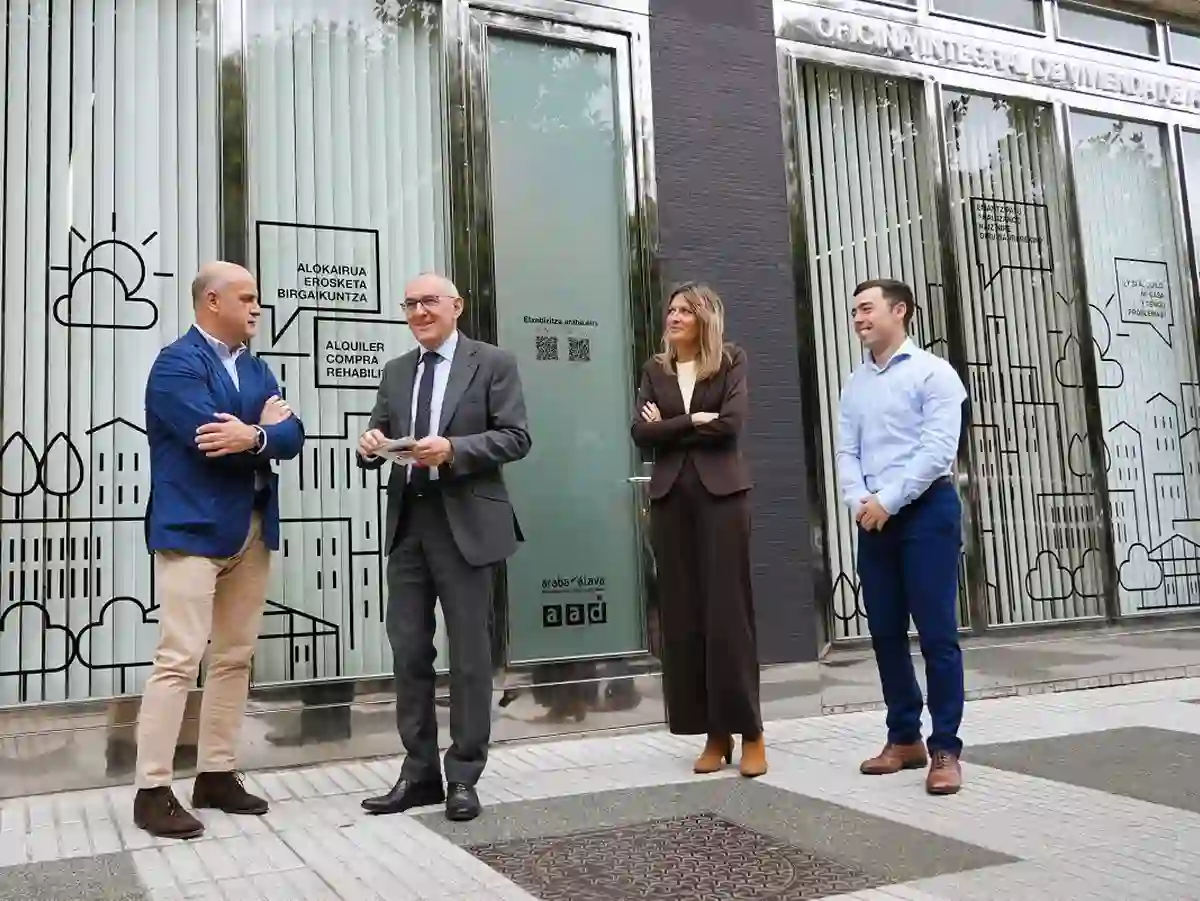 Ramiro Gonzalez Saray Zarate Oficina Vivienda Álava Nueva Oficina Integral de Vivienda de Álava en la calle Landázuri de Vitoria-Gasteiz