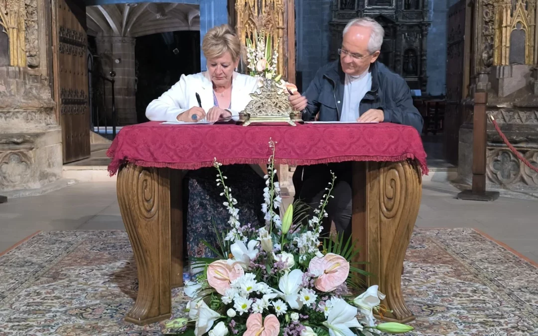 La Diputación y el Obispado cierran un acuerdo para la conservación del pórtico de Santa María de los Reyes de Laguardia
