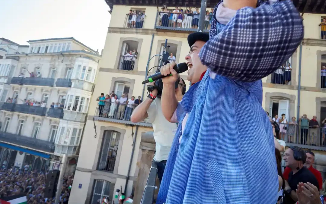 Realizado el sorteo para asistir a la bajada de Celedón desde la Balconada: consulta aquí si te ha tocado