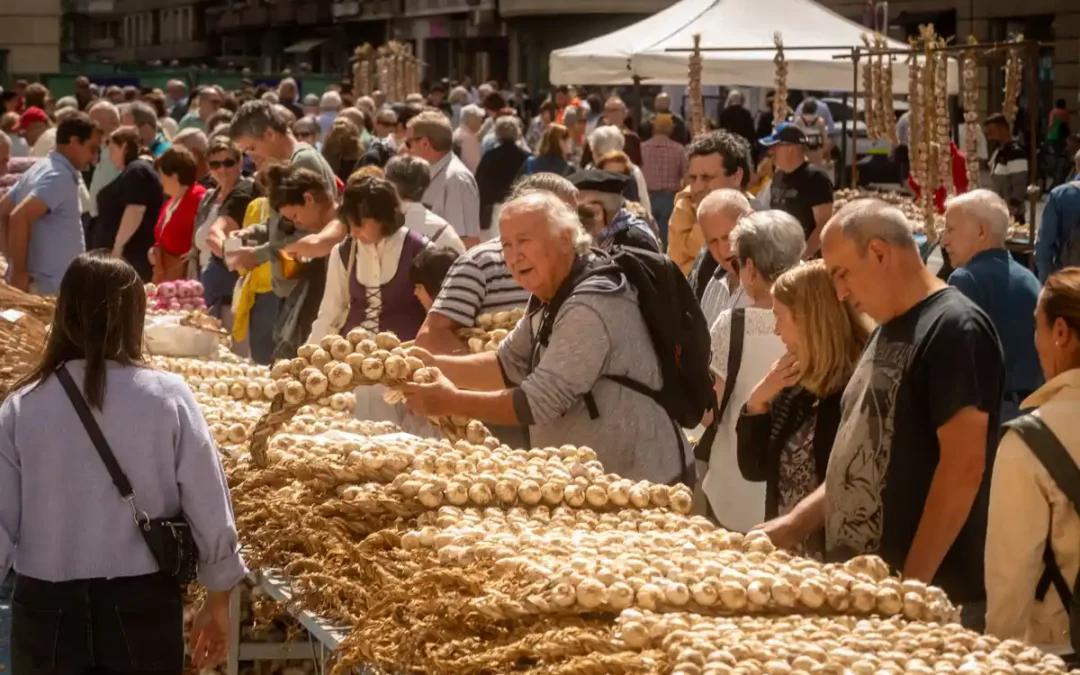 La Feria de los Ajos de Santiago reunirá 70 puestos este sábado en Vitoria-Gasteiz