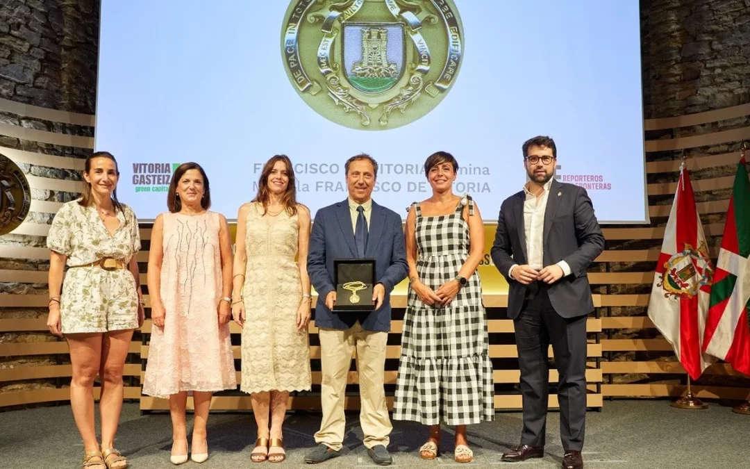 Reporteros Sin Fronteras recibe en la capital alavesa la Medalla Francisco de Vitoria por su defensa de la libertad de prensa