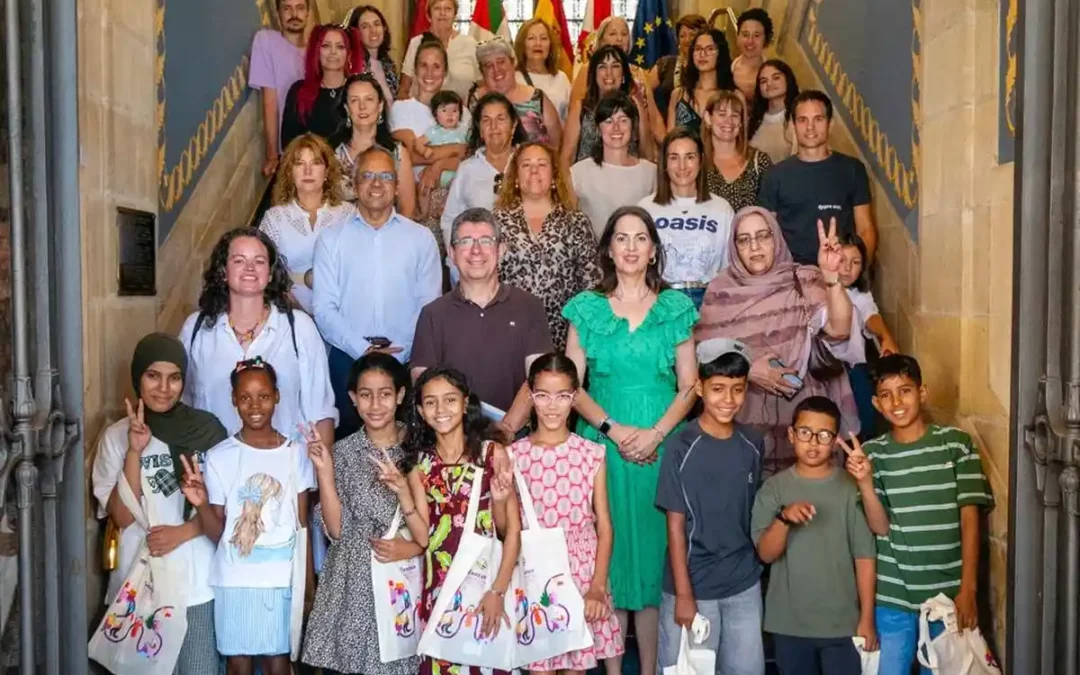 Álava recibe a 26 niños y niñas saharauis que pasarán el verano con familias de acogida