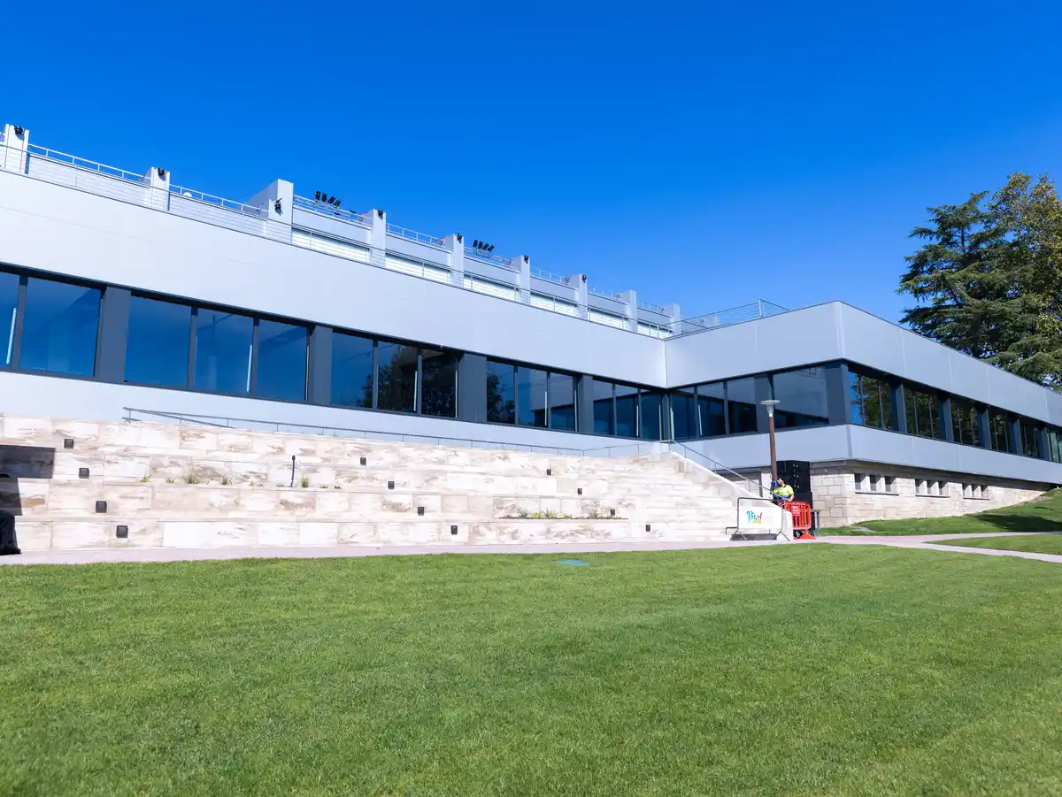 Nuevo edificio principal de Estadio Vital Fundazioa en Vitoria-Gasteiz