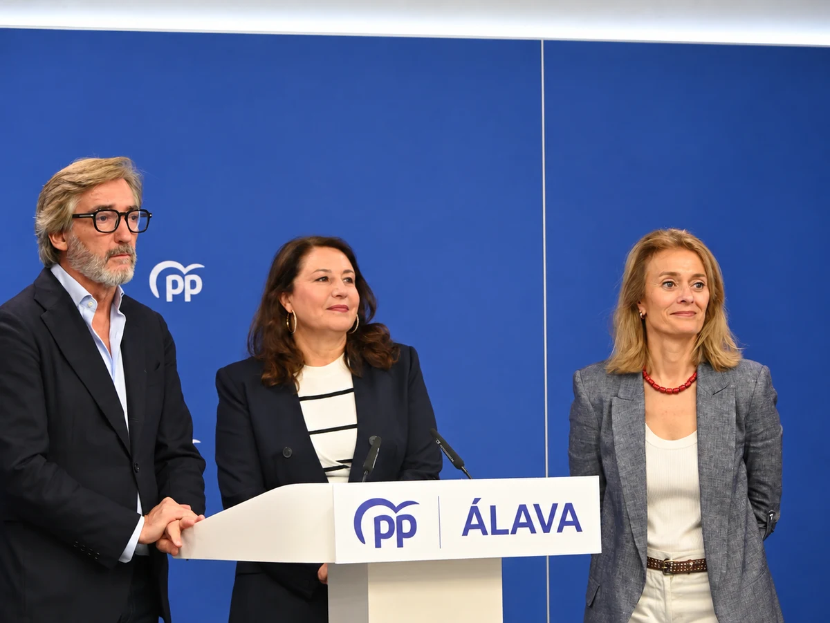 El PP reclama concreción sobre las ayudas por la sequía Representantes del PP durante una reunión sobre la situación del sector primario