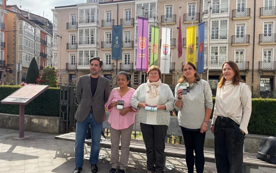 Premio a las tres alavesas que más viajes realizaron en Alavabus y Transporte Comarcal en 2025