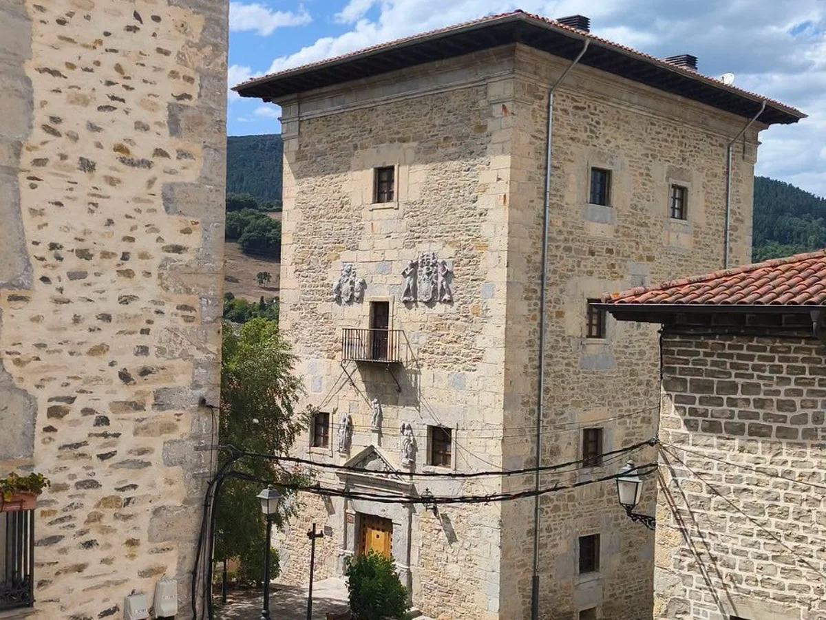 Casa Torre de Artziniega Casa Torre de Artziniega, que saldrá a licitación como alojamiento turístico