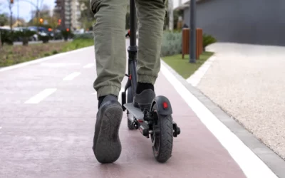 Elkarrekin pide que los patinetes eléctricos puedan volver a subir al transporte público de Araba