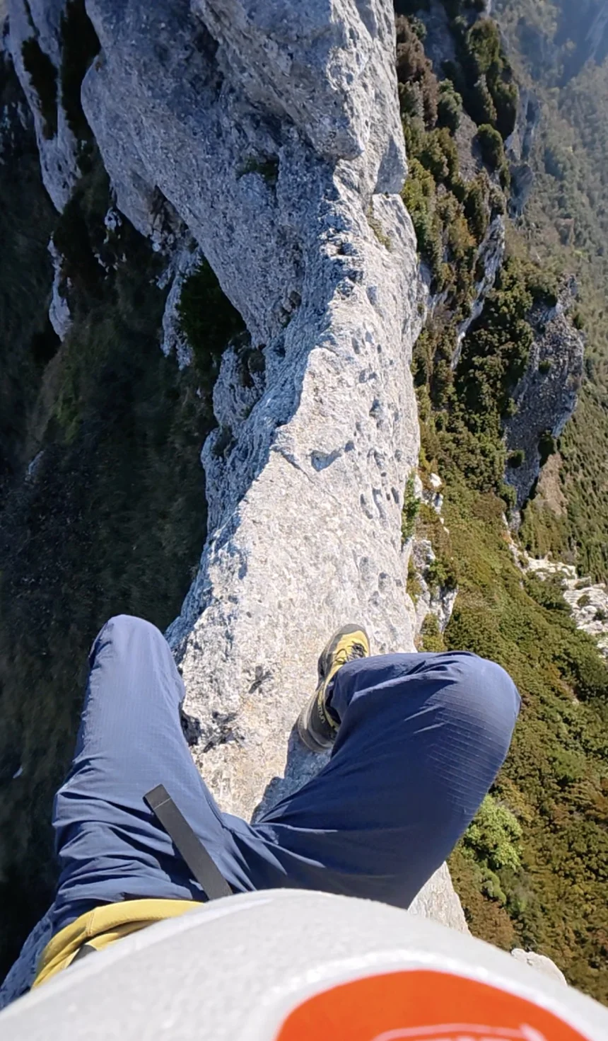 Vista de la cresta y los pasos de escalada de la arista de Palomares durante el recorrido de Eneko Pou