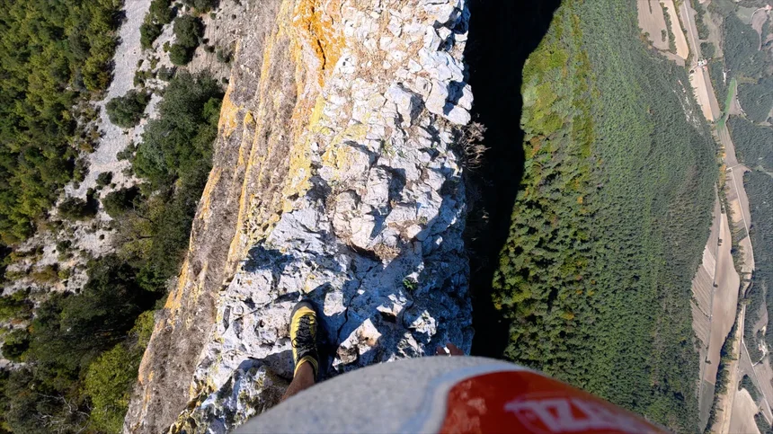 Vista de la cresta y los pasos de escalada de la arista de Peña Karria durante el recorrido de Eneko Pou