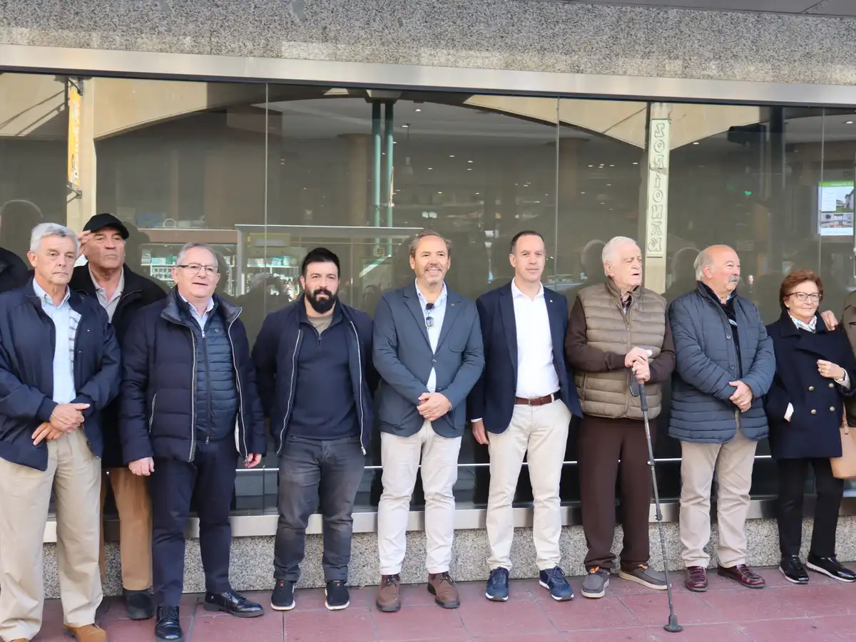 Foto de grupo de Rotary Club de Vitoria-Gasteiz en el Día Mundial contra la Poliomielitis