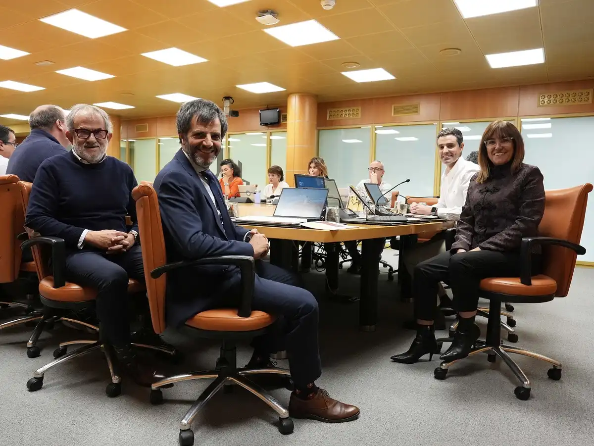 Comparecencia de Amaia Barredo sobre Euskal Okela en el Parlamento Vasco Amaia Barredo comparece ante la Comisión de Alimentación, Desarrollo Rural, Agricultura y Pesca del Parlamento Vasco