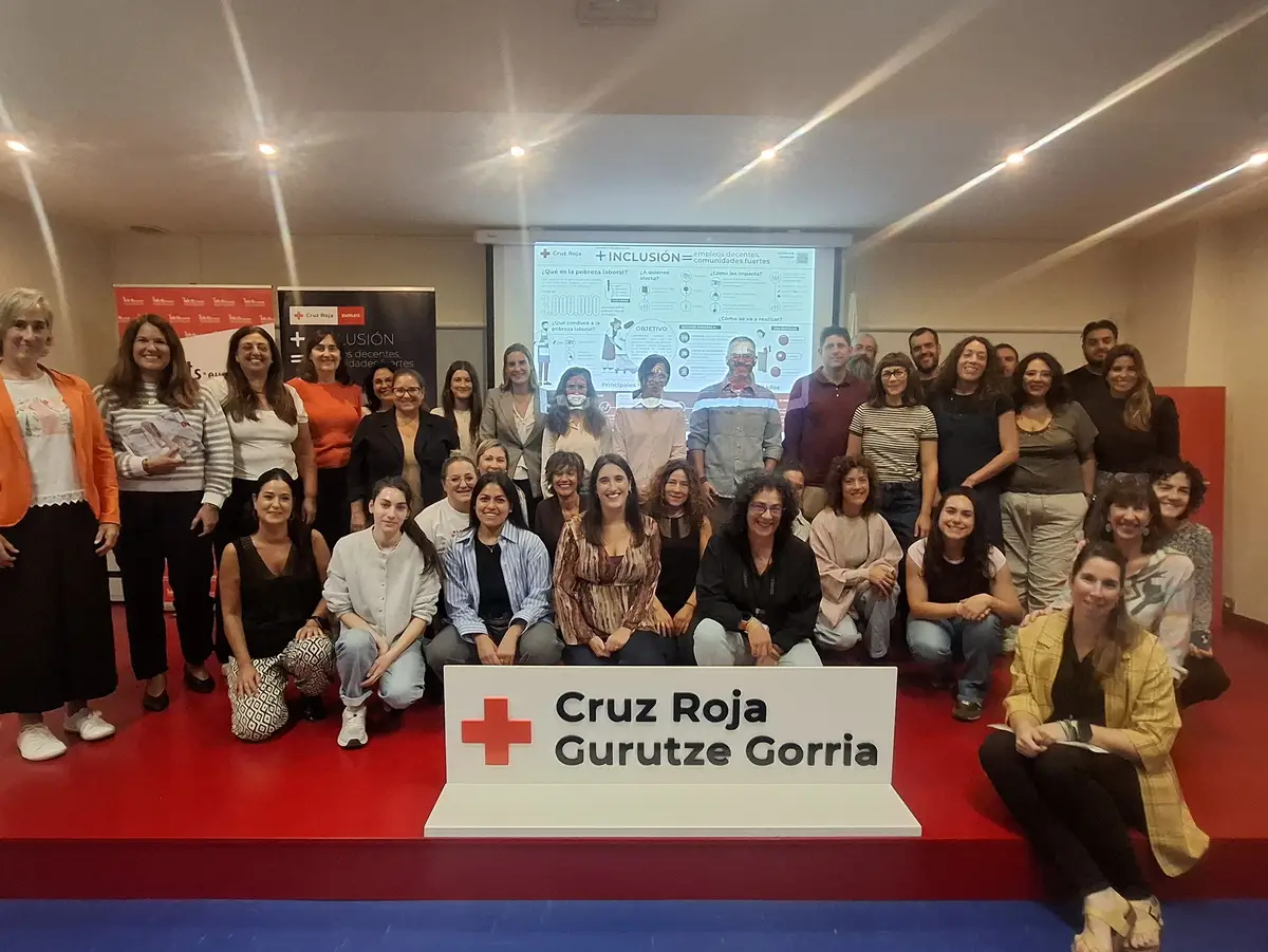 Encuentro Enplegurako Bidea organizado por Cruz Roja en Álava para analizar las barreras de movilidad y acceso al empleo.