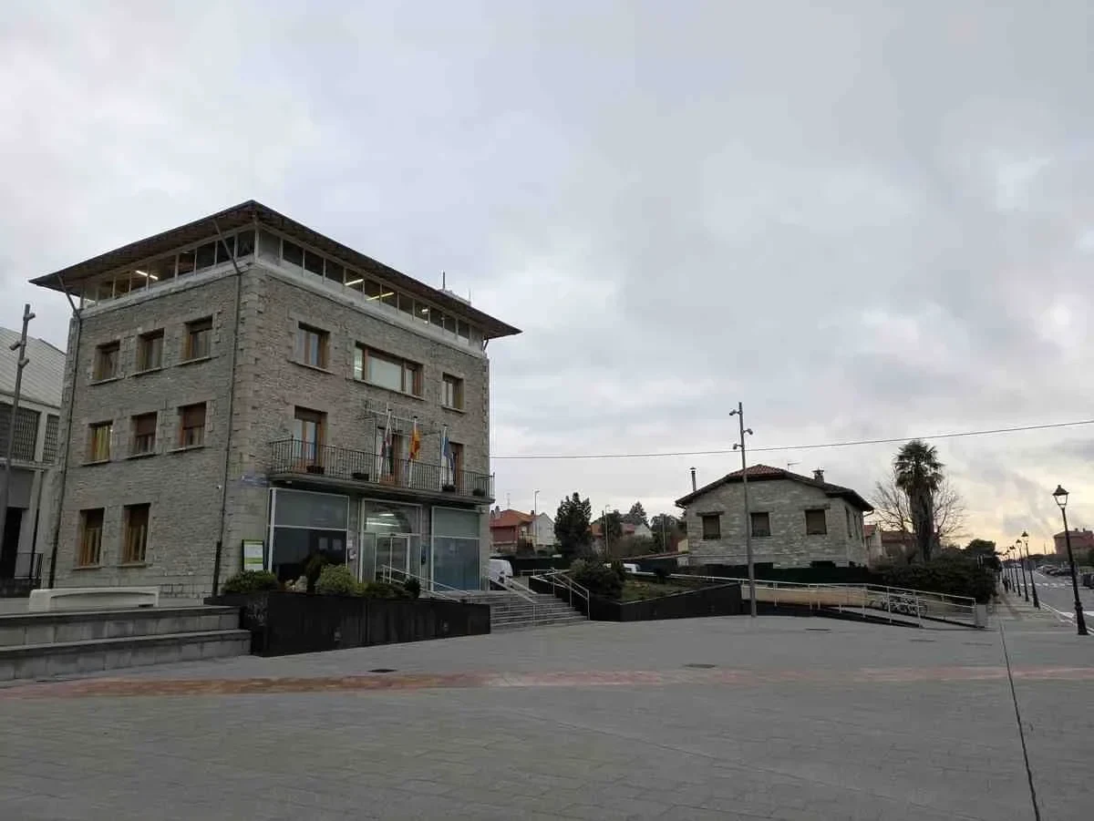 Ayuntamiento de Iruña de Oca Fachada del Ayuntamiento de Iruña de Oca
