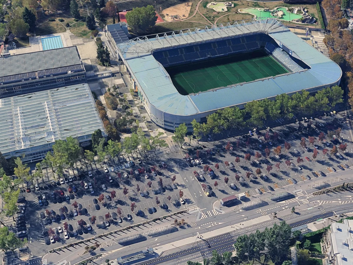 Aparcamiento de Mendizorrotza Aparcamiento de Mendizorrotza en Vitoria-Gasteiz, donde se aplicarán nuevas restricciones de estacionamiento durante los partidos de fútbol.