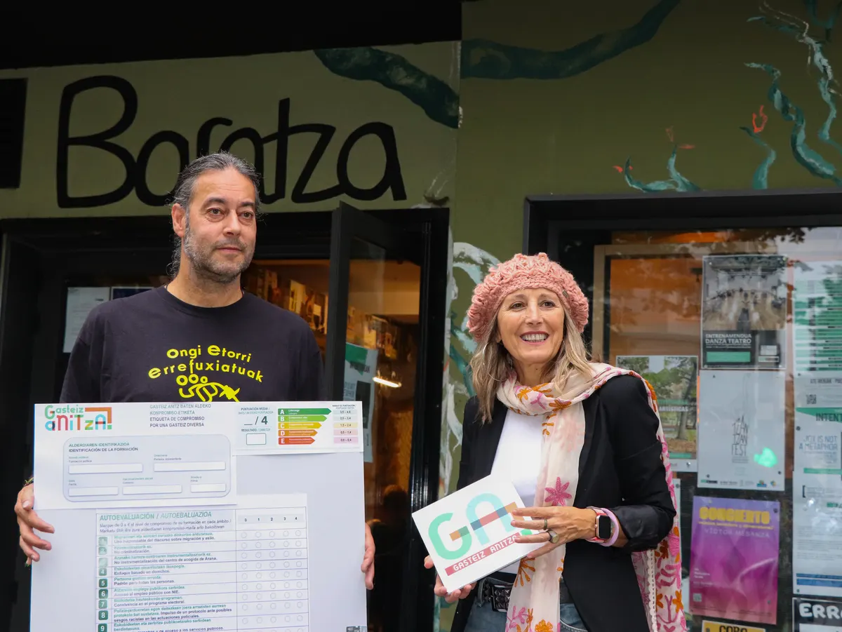 Gasteiz Anitza presenta su etiqueta sobre diversidad y convivencia Presentación de la Etiqueta de Compromiso por una Gasteiz Diversa de Gasteiz Anitza