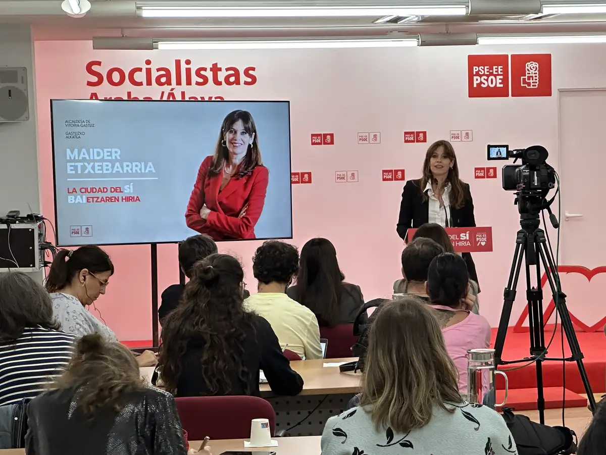 Maider Etxebarria anuncia su candidatura a la reelección Maider Etxebarria comparece ante los medios en la sede del PSE-EE de Álava para anunciar su candidatura a la reelección