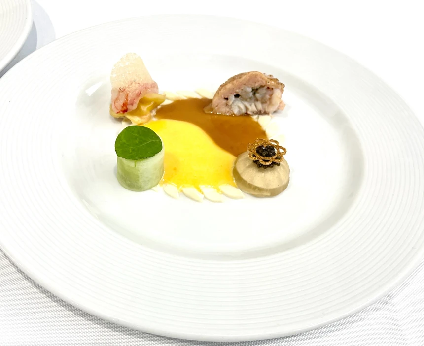 Plato de tenca y gamba roja presentado en el Campeonato de España de Cocina