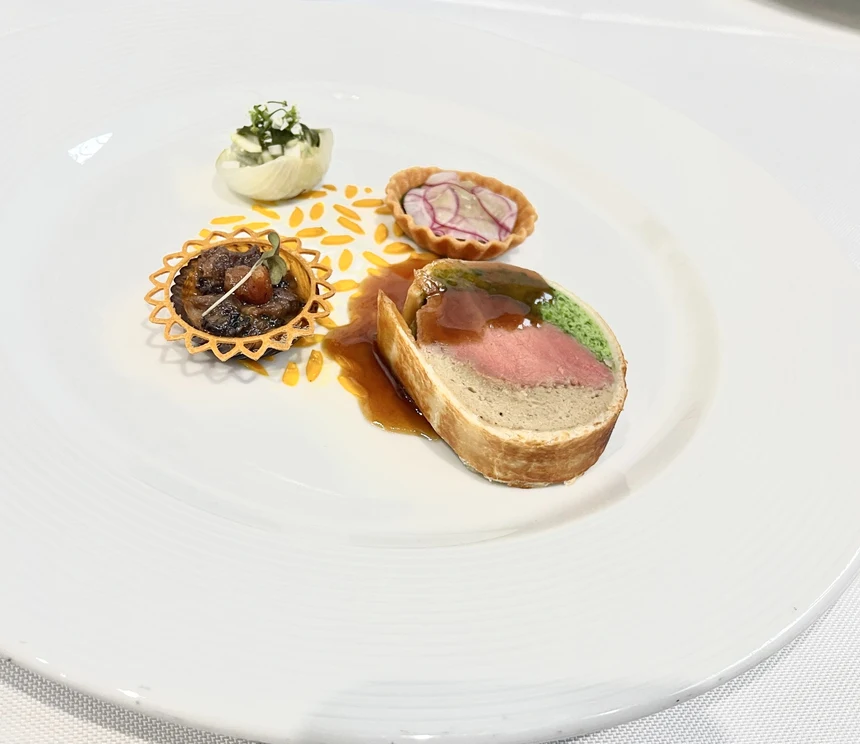 Plato de jabalí presentado en el Campeonato de España de Cocina