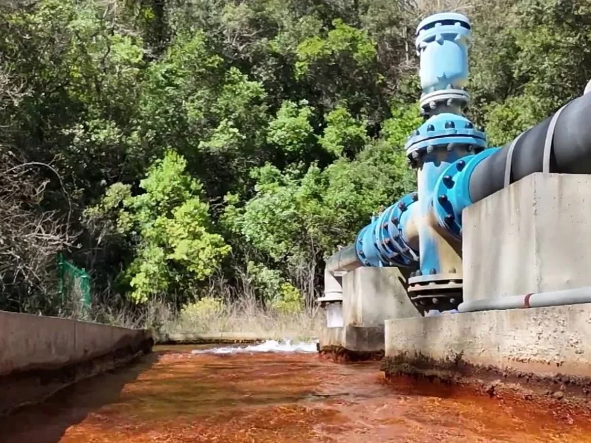 Infraestructura hidráulica de Álava Infraestructura hidráulica con tuberías y válvulas para el abastecimiento de agua en Álava