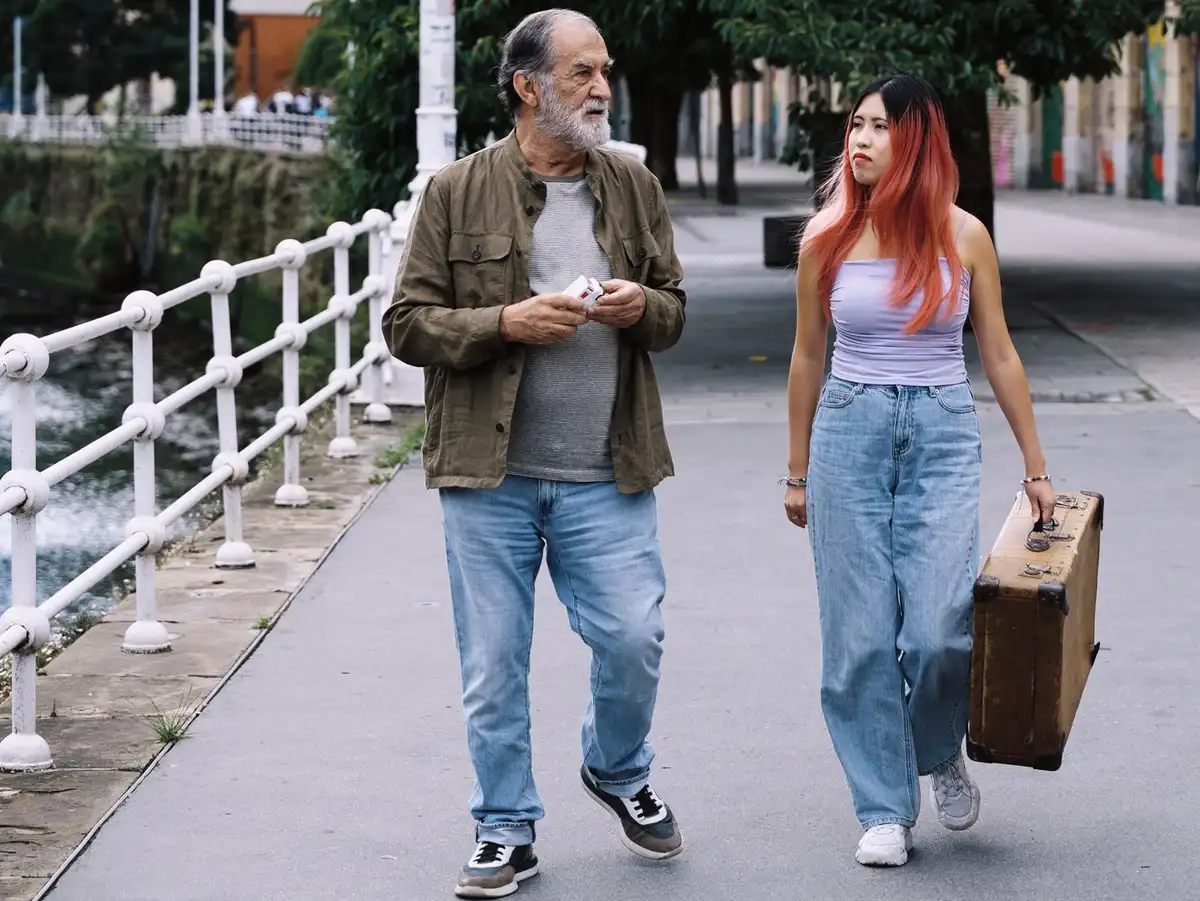 La maleta de Álex – Zinemastea Dokumentala Fotograma de La maleta de Álex, documental del ciclo Zinemastea Dokumentala