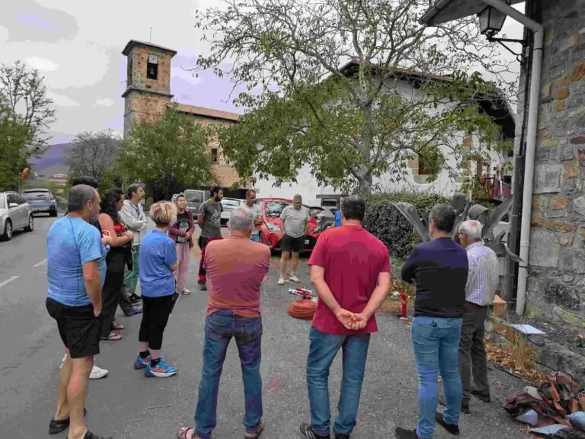 Suteen prebentzioa Aramaion Aramaioko Larrialdi Taldearen bisita suteen prebentzioari buruz
