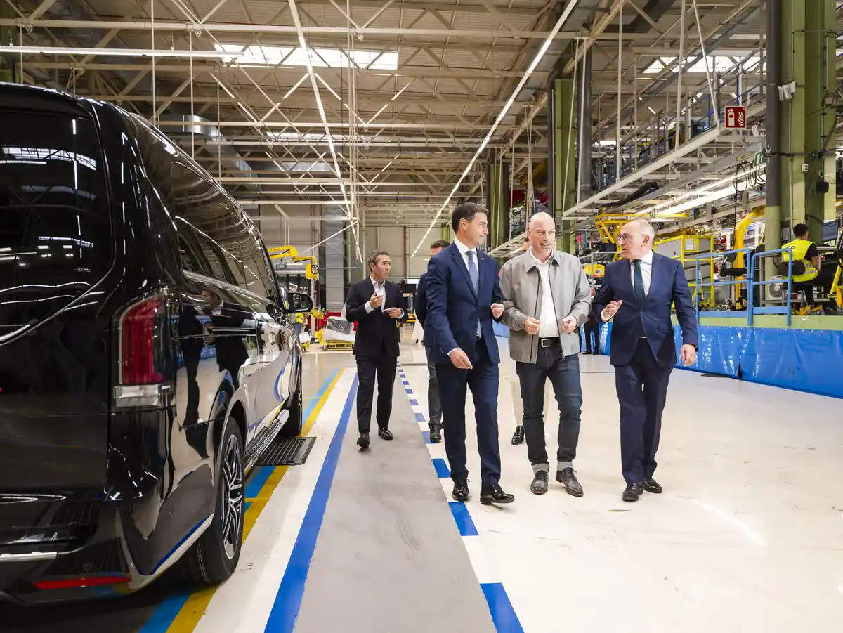 Proyecto de fabricación flexible de Mercedes-Benz Vitoria Presentación del proyecto de fabricación flexible de Mercedes-Benz Vitoria, con una inversión de 181 millones de euros