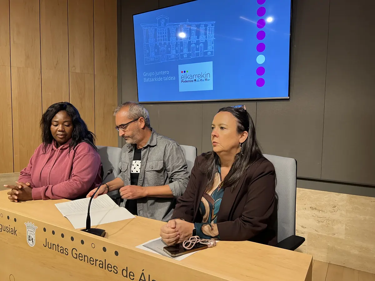 Elkarrekin Podemos IU presenta una moción sobre desahucios en Álava Comparecencia de Elkarrekin Podemos IU para presentar una moción contra los desahucios en las Juntas Generales de Álava
