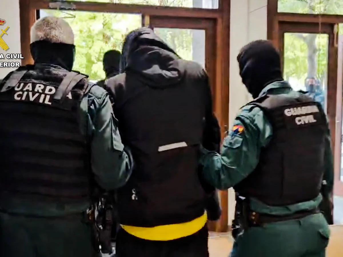 Operación de la Guardia Civil en Vitoria-Gasteiz Operación de la Guardia Civil contra el grupo juvenil violento 015 en Vitoria-Gasteiz