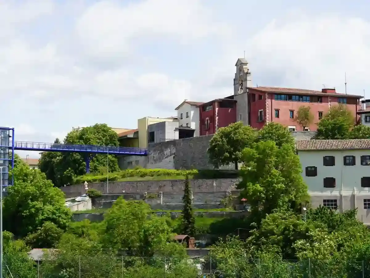 Vista de Agurain Vista del núcleo urbano de Agurain con edificios históricos y zonas verdes