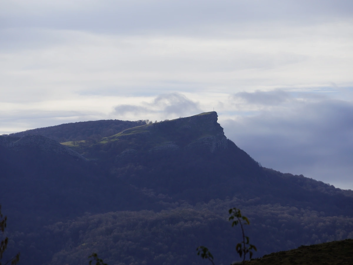Monte Mirutegi, sierra de Entzia Vista del monte Mirutegi, en la sierra de Entzia, Álava. Fotografía: Txus Díez